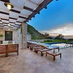 Family And Friends Villa *