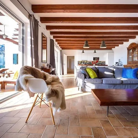 Villa Family And Friends *