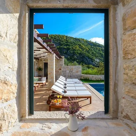 Villa Family And Friends