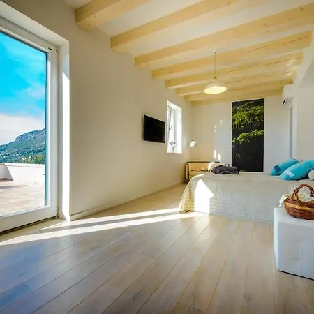 Villa Family And Friends