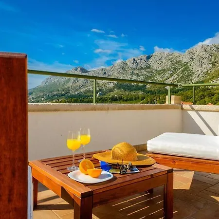 Villa Family And Friends *