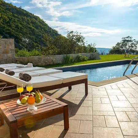 Villa Family And Friends