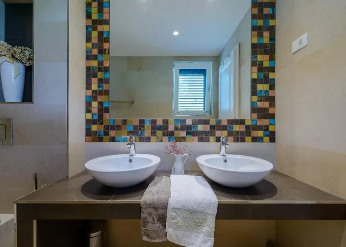 Family And Friends فيلة *