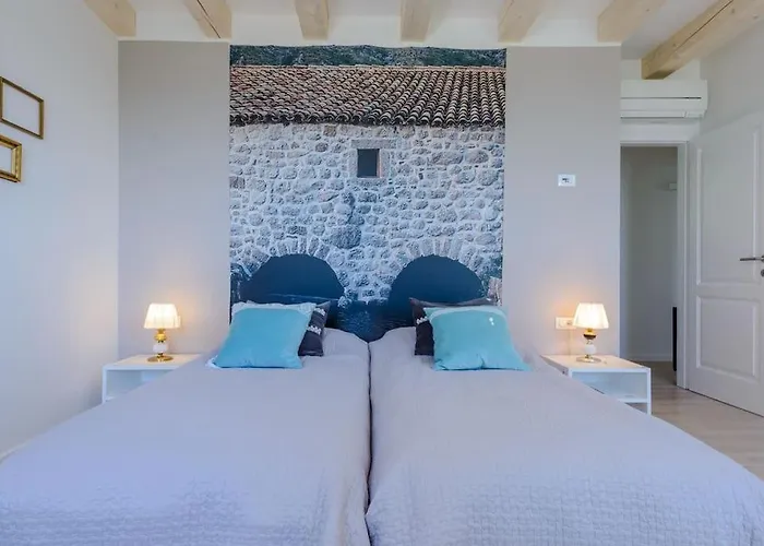 Family And Friends فيلة *